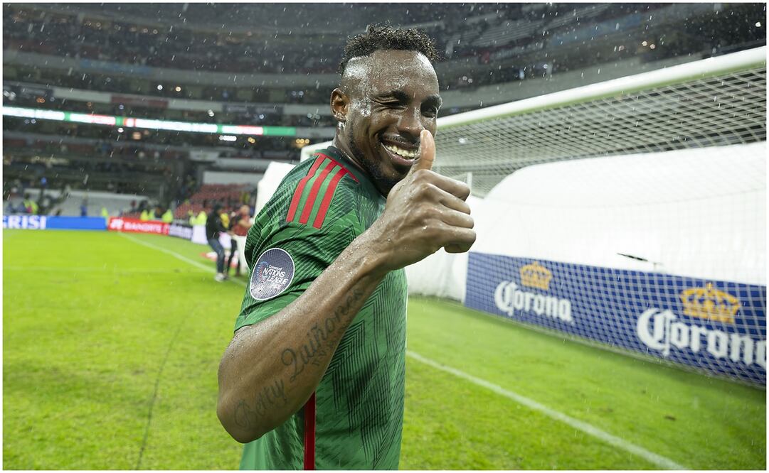 Julián Quiñones durante un partido con la Selección Mexicana - Imago7
