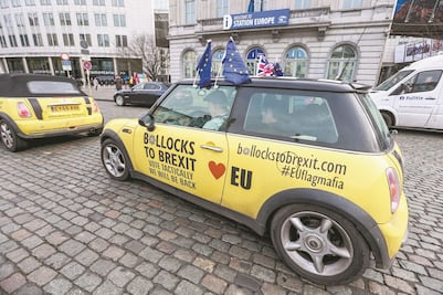 Unos alistan un adiós sobrio y otros festejos