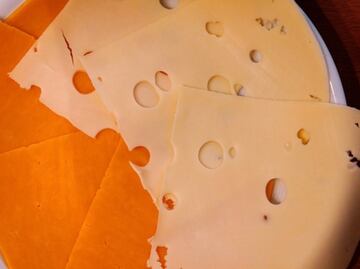 Esto es lo que pasa si comes imitación de queso amarillo diario