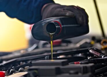 Qué debo buscar al comprar el aceite de mi auto