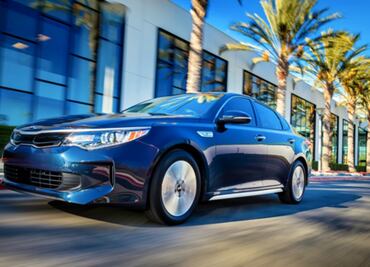 KIA Motors presenta dos nuevas versiones de su Optima Híbrido