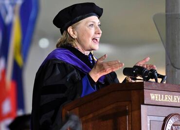 Hillary Clinton recuerda caída de Nixon en alusión a Trump