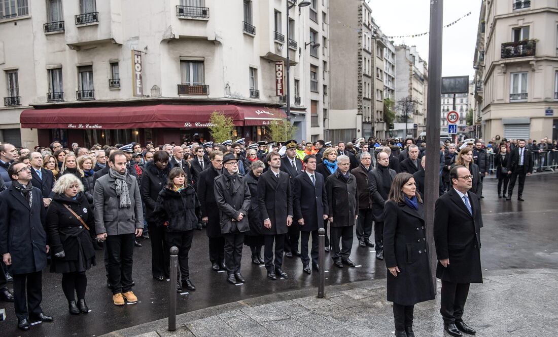 Francois Hollande, presidente francés y Anne Hidalgo, alcaldesa de París. (FOTO: EFE)