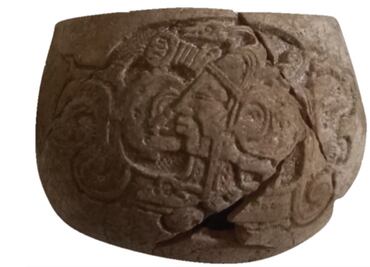 Descubren milenaria vasija con escritura jeroglífica, estilo Chocholá