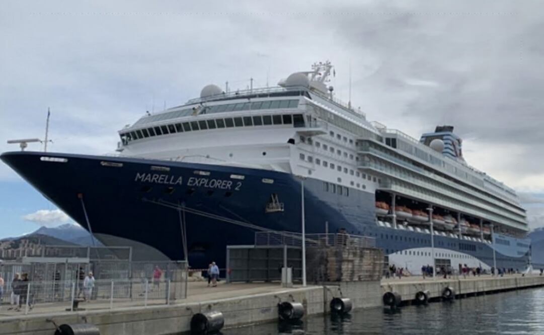 Passengers and crew members were stranded inside the Marella Explorer 2, near Puerto Progreso, in the state of Yucatán - Photo: Feature photography