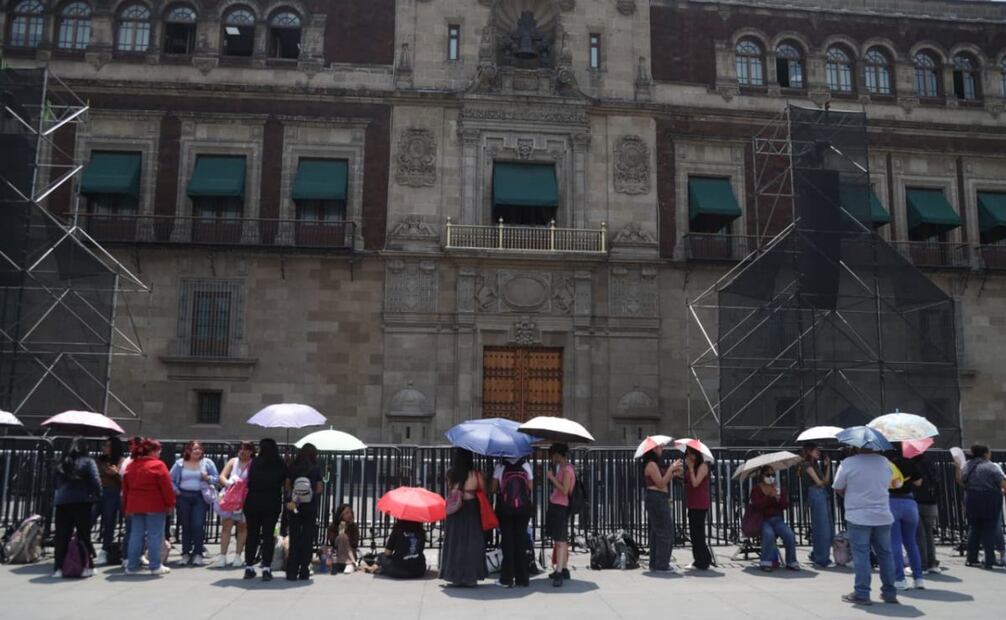 Fans comienzan a llegar a Palacio Nacional por visita de BTS este 6 de mayo de 2026. Foto: Carlos Mejía/ EL UNIVERSAL