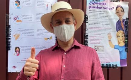 López-Gatell asiste a votar con cubrebocas y sana distancia 