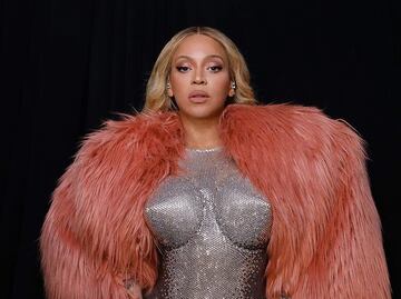 Acusan a Beyoncé de blanquearse la piel y su madre sale a defenderla