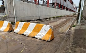 Cierran avenida Recursos Hidráulicos en Tultitlán tras inundación; combi quedó varada y murieron 6 pasajeros