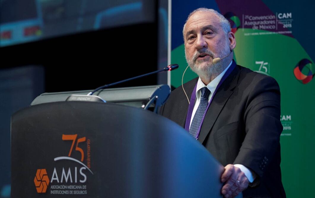 Ante aseguradores, el Nobel de Economía se mostró optimista sobre la economía del país, pues considera que la política económica ya no depende exclusivamente de la recuperación de Estados Unidos (MÓISES PABLO / CUARTOSCURO)