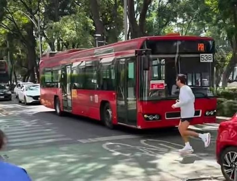 El cantante británico causó preocupación entre sus fans por su manera de cruzar las calles en CDMX. Foto: Redes sociales