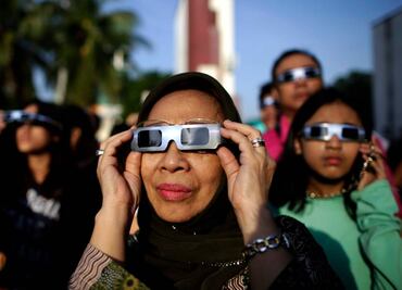 Indonesia asiste al único eclipse total de sol de 2016
