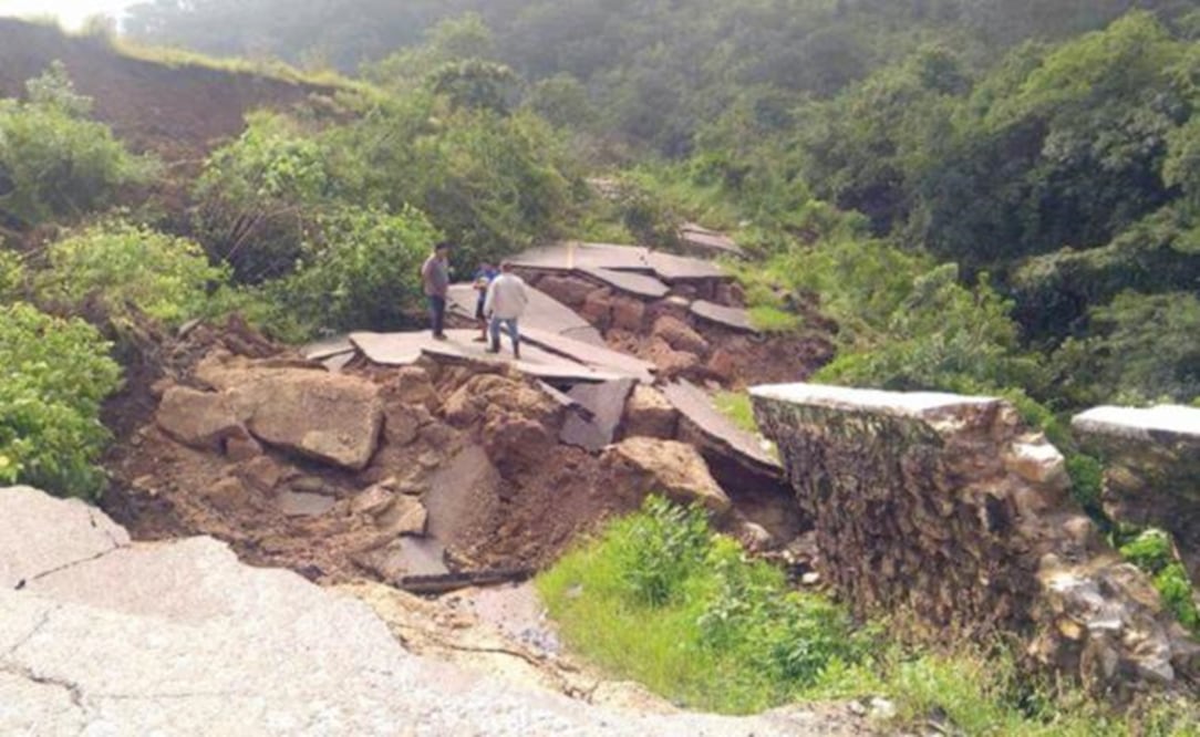 The earthquakes and rains in September have damages several infrastructures in the state. Above, the collapse of the Bochil highway – File photo/EL UNIVERSAL