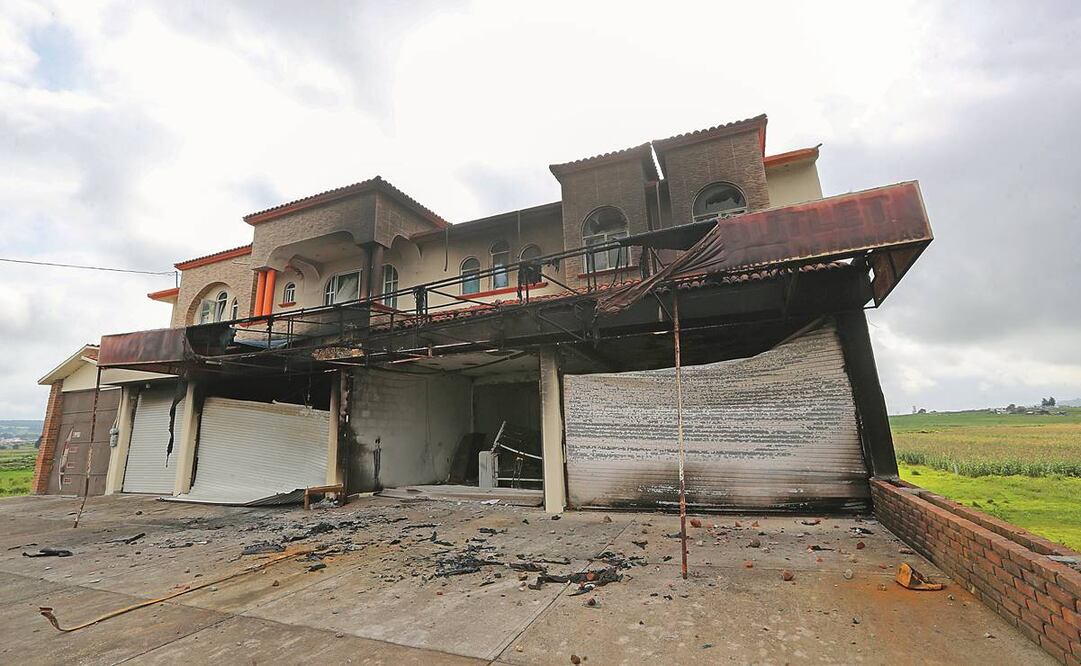 La casa de la edil Ana María Vázquez Carmona sufrió daños en ambas plantas y locales. Foto: Jorge Alvarado/ EL UNIVERSAL