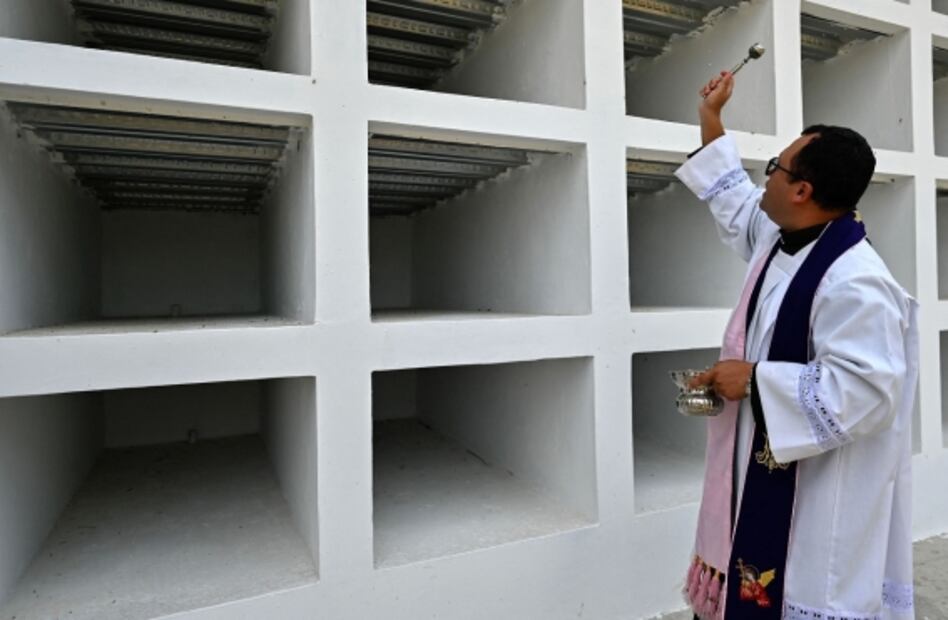 "Si mueren, que descansen en paz": Cruz Roja construye panteón para migrantes en selva del Darién