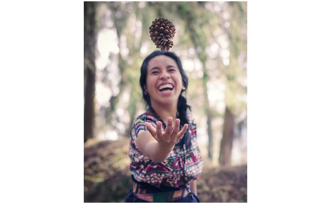 La activista de origen maya ha conseguido fusionar en su música los sonidos del pop y la balada con unas letras, algunas de ellas, en idioma 'kaqchikel'. Foto: tomada de la página de Twitter de Sara Curruchich