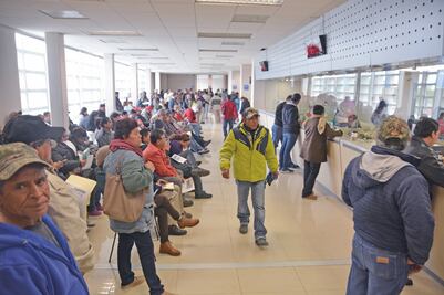 Saturan oficina por descuento en pago de derechos vehiculares