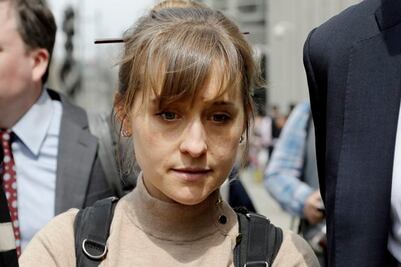 Sale de prisión Allison Mack, actriz de "Smallville", vinculada al grupo de culto NXIVM