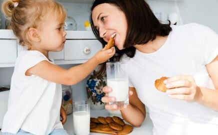 Harvard revela la razón por la que un adulto no debería beber leche a diario; esto sugiere