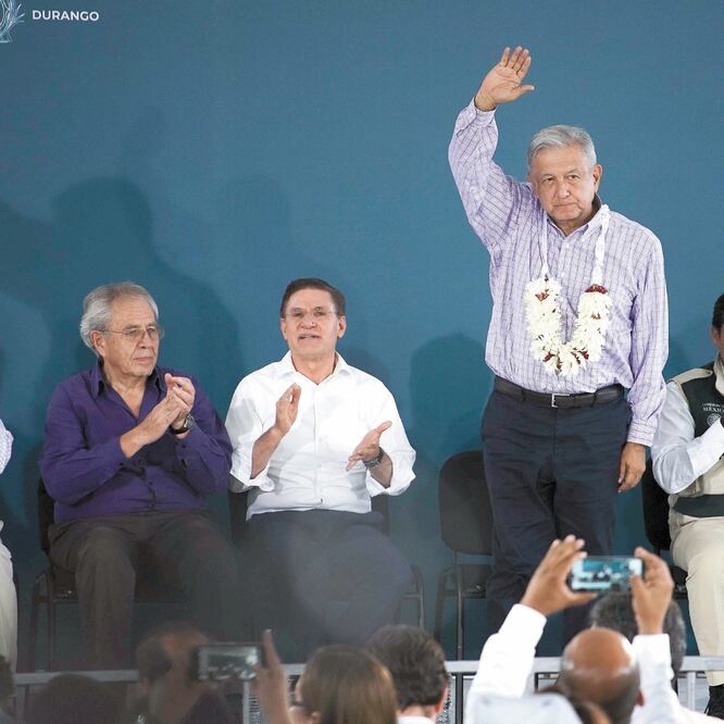 El Presidente y el gobernador de Durango, José Rosas Aispuro (centro) firmaron un acuerdo de colaboración en materia de salud. PRESIDENCIA