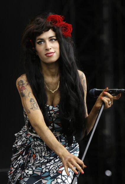 Mamá de Amy Winehouse rompe el silencio antes de perder la memoria