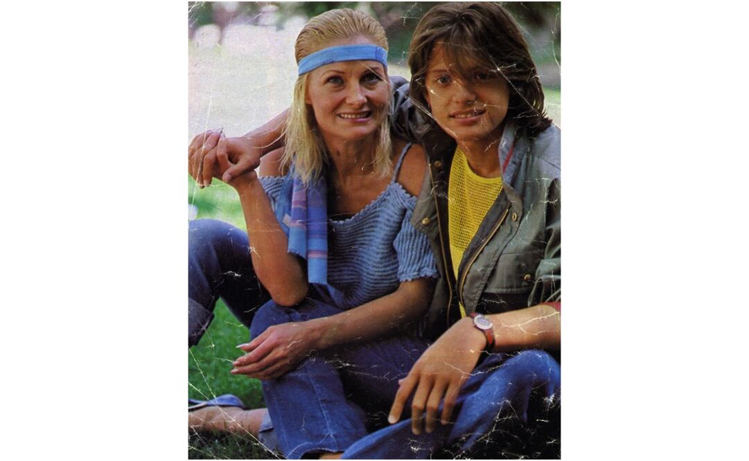 Luis Miguel con su madre Marcela Basteri. FOTO: Especial