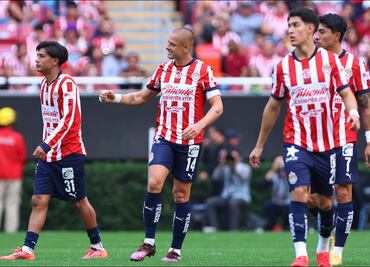 Chivas deja escapar la victoria ante Querétaro en casa; ya suma cuatro partidos sin poder ganar