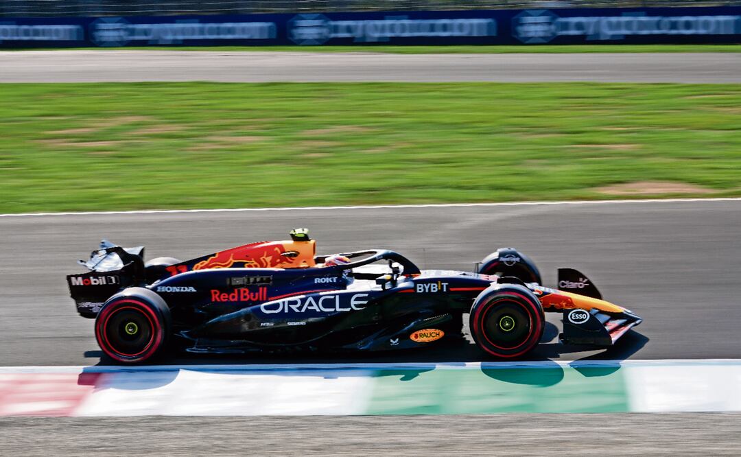 El RB20 que corren Max Verstappen y Checo Pérez hace "magia" gracias a 6 componentes. Foto: AP Photo/Luca Bruno