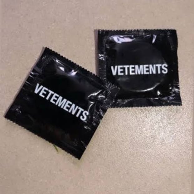 Saint Laurent comienza a vender condones