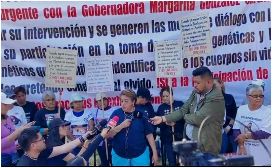 Colectivos de personas desaparecidas obstaculizan trabajos de exhumación en panteón de Morelos. Foto: Especial