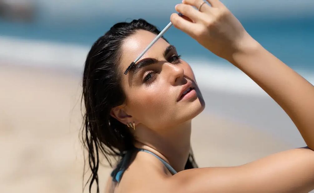 La empresaria e influencer Mariana Rodríguez apuesta por la belleza natural en sus nuevos productos de maquillaje. Foto: Instagram @marcosmeticsco