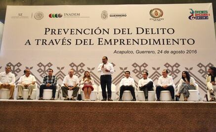 Astudillo entrega apoyo económico a programa “Jóvenes Emprendedores”