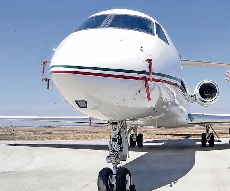 Objetivo de la oferta. Con la subasta de 28 aeronaves, el gobierno busca recaudar 2 mil 500 mdp por cada una, informó Banobras. ARCHIVO EL UNIVERSAL