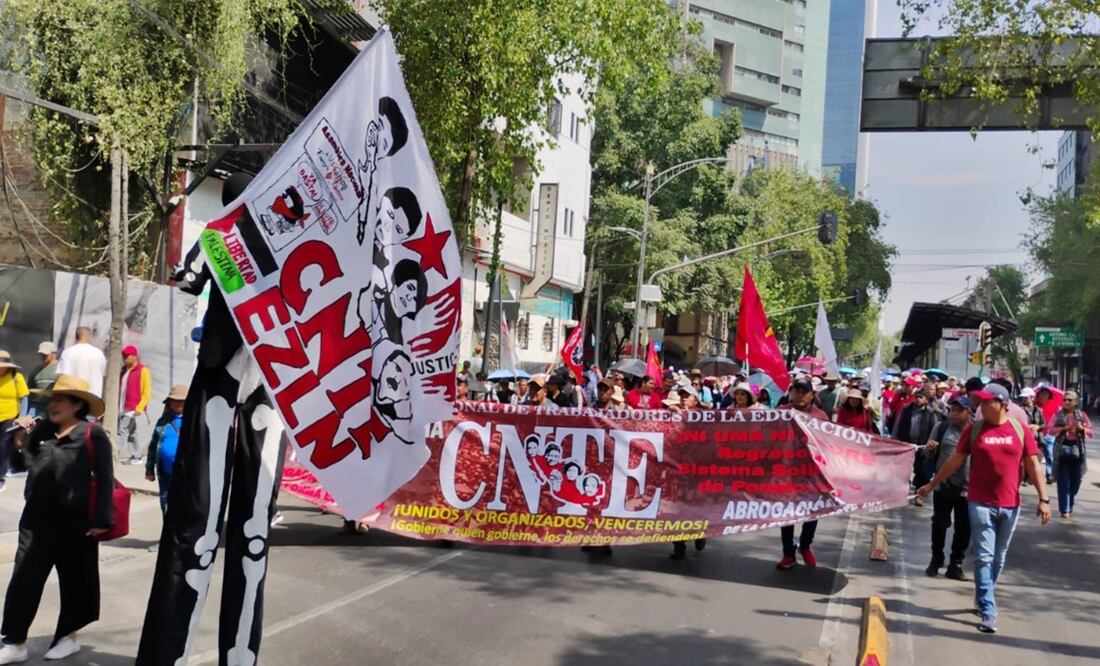 Integrantes de la CNTE realizaron una marcha en las principales vialidades del primer cuadro de la Ciudad de México en el marco del paro laboral de las 72 horas para exigir la abrogación de la ley ISSTE del 2007. Foto: Juan Carlos Williams/EL UNIVERSAL