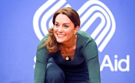 Kate Middleton combina un sofisticado look verde con tenis blancos y nos encanta