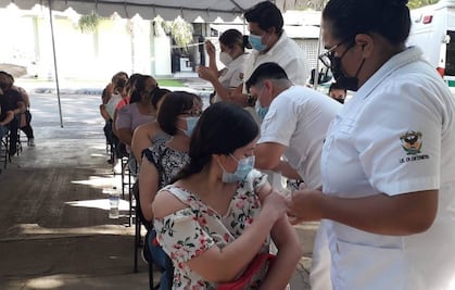Más de 75 mil trabajadores del sector educativo reciben vacuna contra Covid en Sinaloa