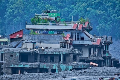 Parlamento de Nepal declara el cambio climático amenaza de seguridad nacional tras riada; el país pide a turistas no cancelar viajes