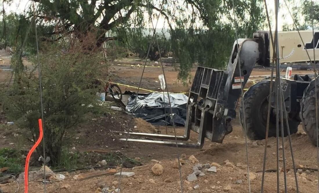 Los vecinos comentaron que aún no llovía cuando se escuchó un fuerte estruendo en el área donde se realiza la edificación de casas. Foto: Especial