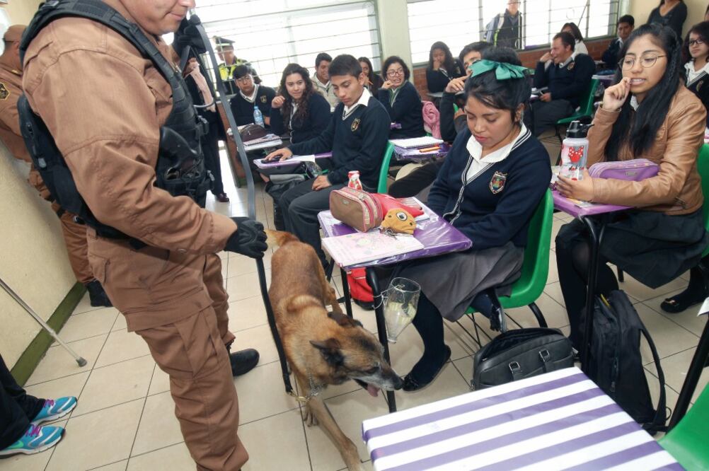Este martes se verificó la escuela preparatoria oficial número 145, en el Ejido de San Sebastián y San Lucas Tunco. (JORGE ALVARADO. EL UNIVERSAL)