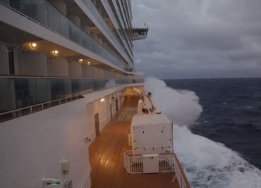 Video. Crucero atraviesa tormenta invernal y causa pánico entre pasajeros