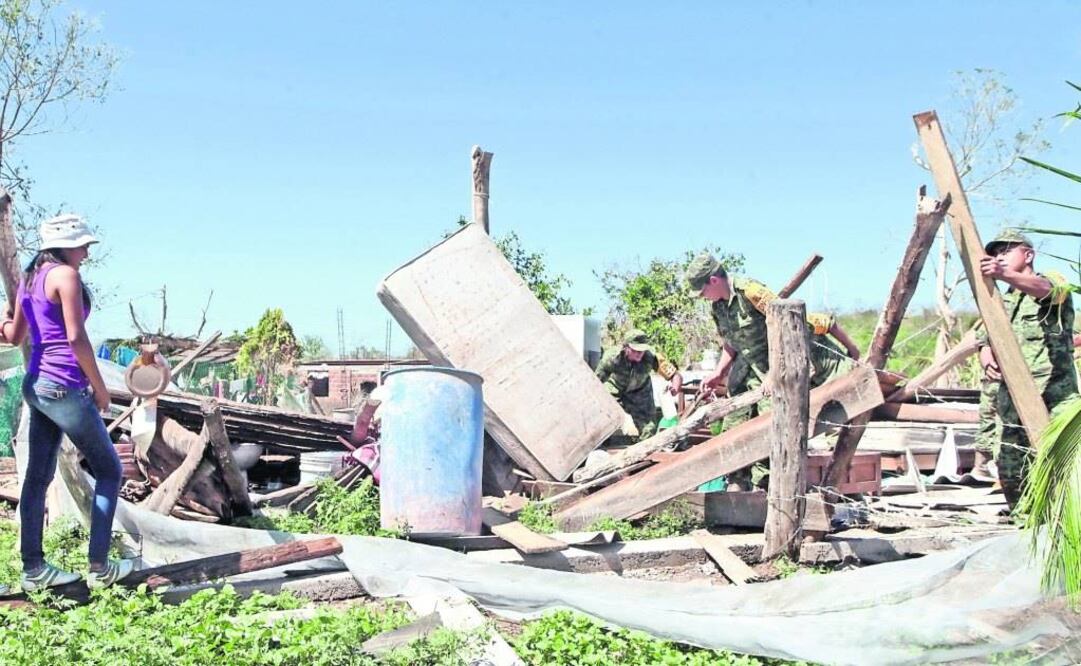 Elementos del Ejército ayudan a la remoción de escombros: Foto Ramón Romero/EL UNIVERSAL