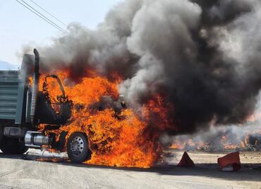 Miércoles negro en Michoacán, Guanajuato y Jalisco por narcobloqueos; se ubican en al menos 17 puntos