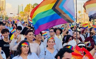 Marcha del Orgullo LGBTQ+ reúne a cientos de personas en Hermosillo; piden construir una sociedad más empática 