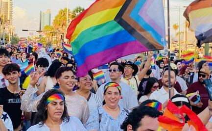 Marcha del Orgullo LGBTQ+ reúne a cientos de personas en Hermosillo; piden construir una sociedad más empática 