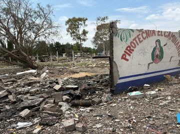 Tultepec: Inician labores de remoción de escombros en La Saucera tras explosión de polvorín