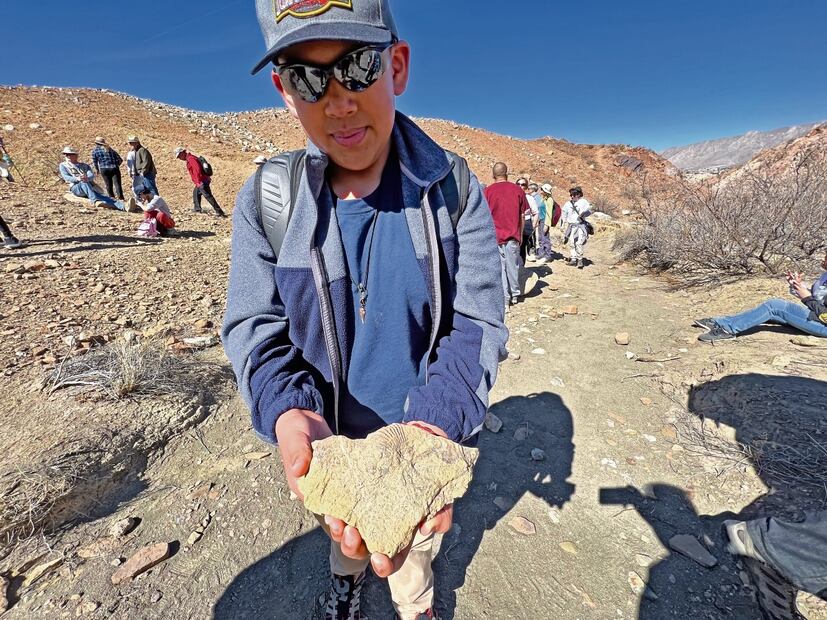 Los rastreadores llegan a encontrar diversos objetos, especialmente rocas peculiares que posteriormente son analizadas. Foto: Juan Antonio Castillo