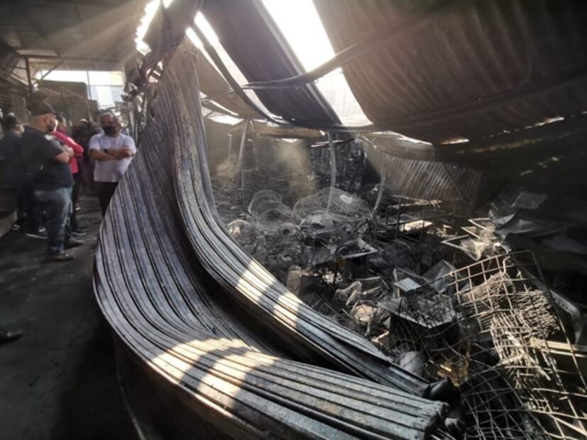 Un lesionado y daños en más de 100 locales, saldo de incendio en Central de Abasto de Oaxaca