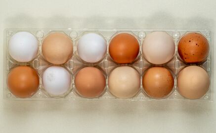 La razón por la que el huevo rojo es más caro que el blanco