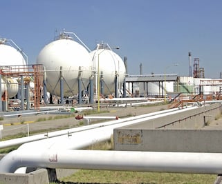 Pemex se inunda con producción de combustóleo