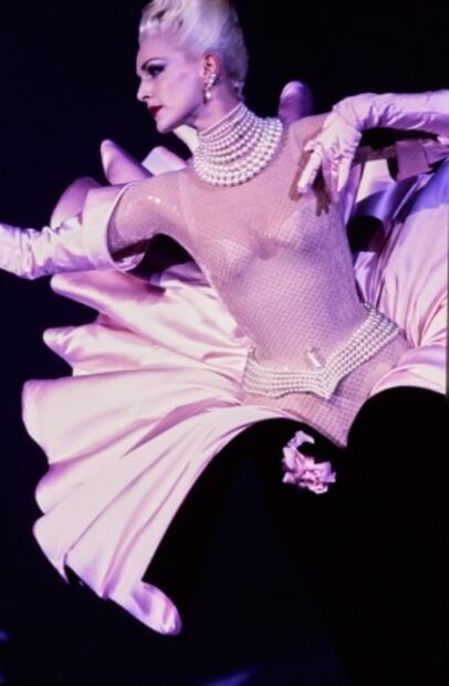 ¿Cardi B le copió el vestido ostra a Verónica Castro?